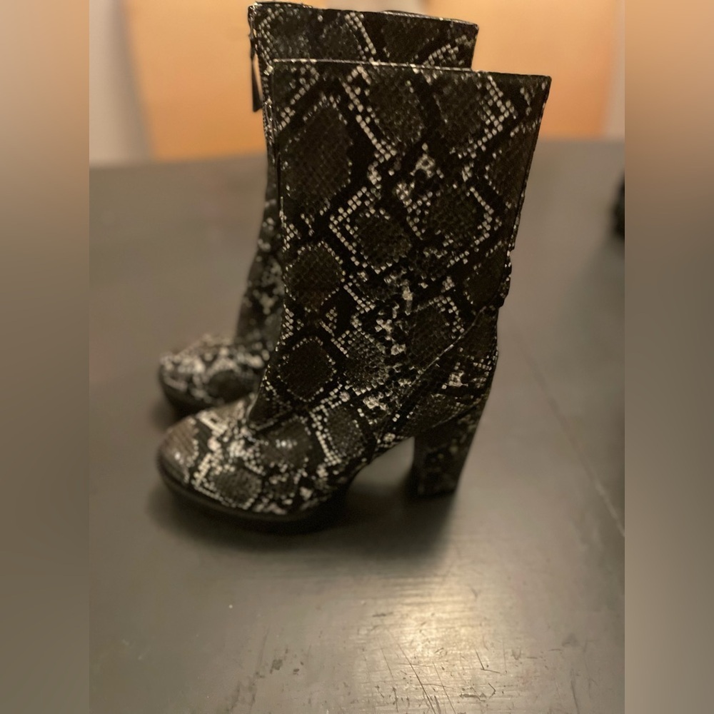 Simmi London Black and White Alligator print Heeled Boots